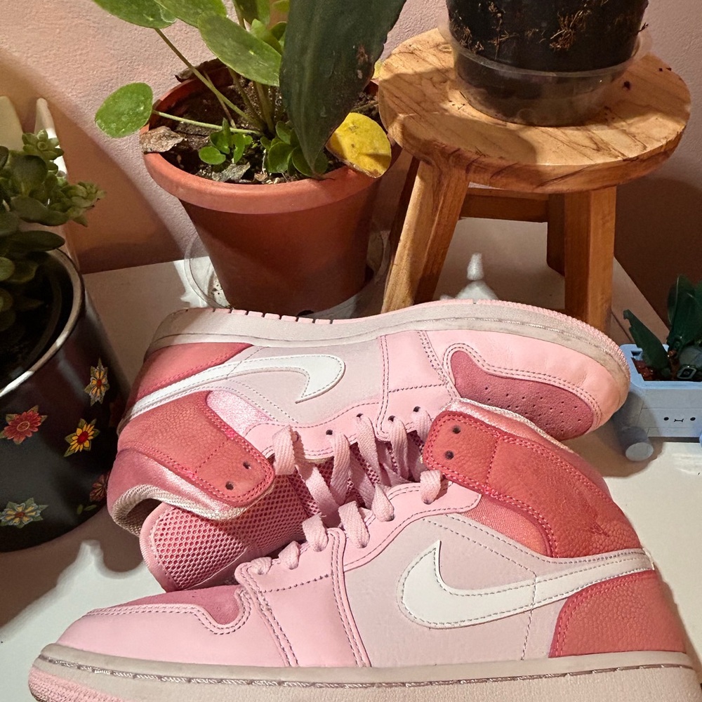 Aj1 Mid - Picture 7 of 10